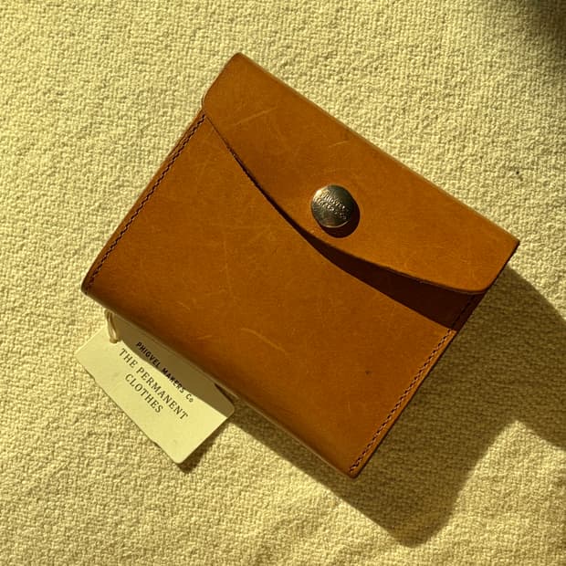 피그벨 숏 월렛 카멜 판매합니다.