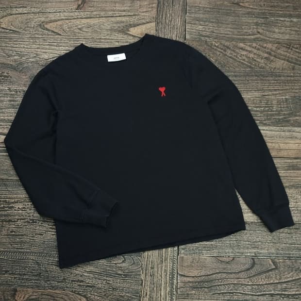 [아미] 21 F/W 스몰 하트 로고 롱슬리브 긴팔티 블랙 P01048