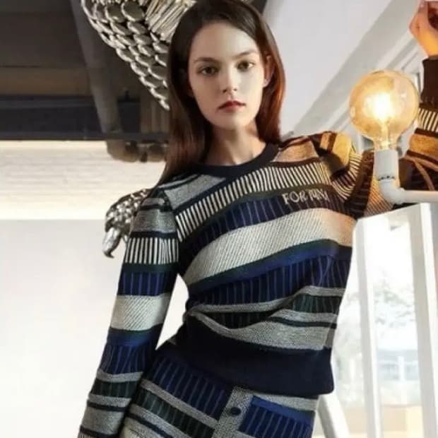 에고이스트 퍼프소매 니트