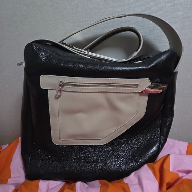 키코 코스타디노브 deltum 레더백