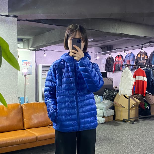 유니클로 딥블루 후드 경량패딩 b3390