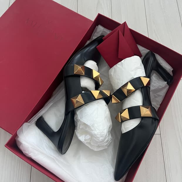 발렌티노 로만 스터드 뮬 37사이즈