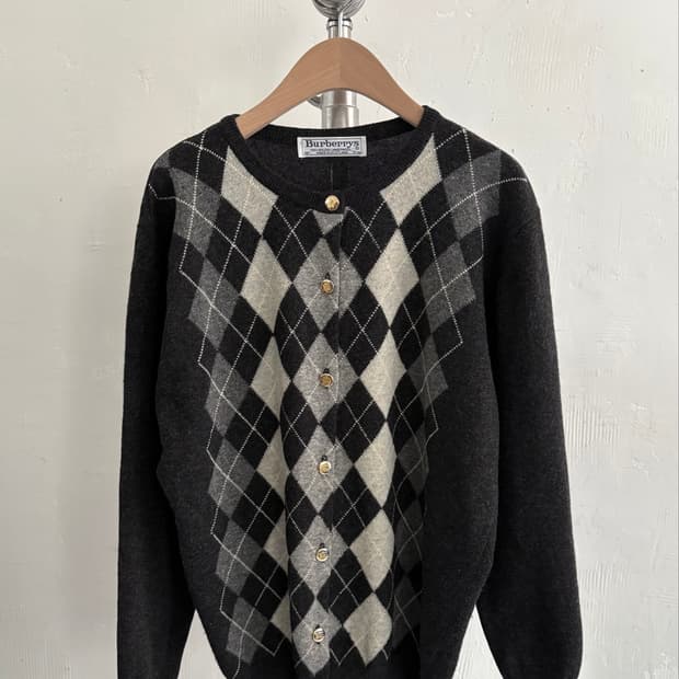 Burberry 버버리 차콜 아가일 패턴 골드버튼 니트 가디건