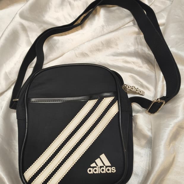 아디다스 크로스 백