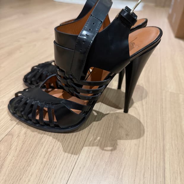 지방시 블랙 힐 샌들36.5추천