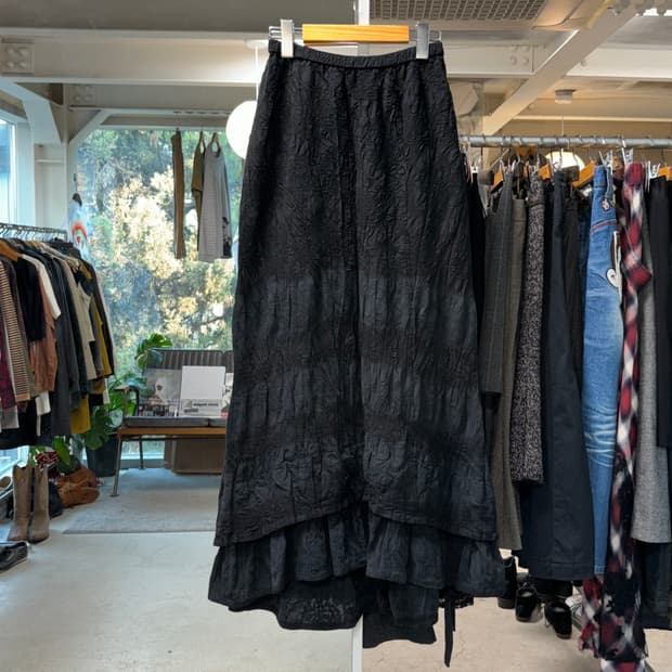 리츠코 시라하마 레이어드 엠보싱 린넨 롱스커트