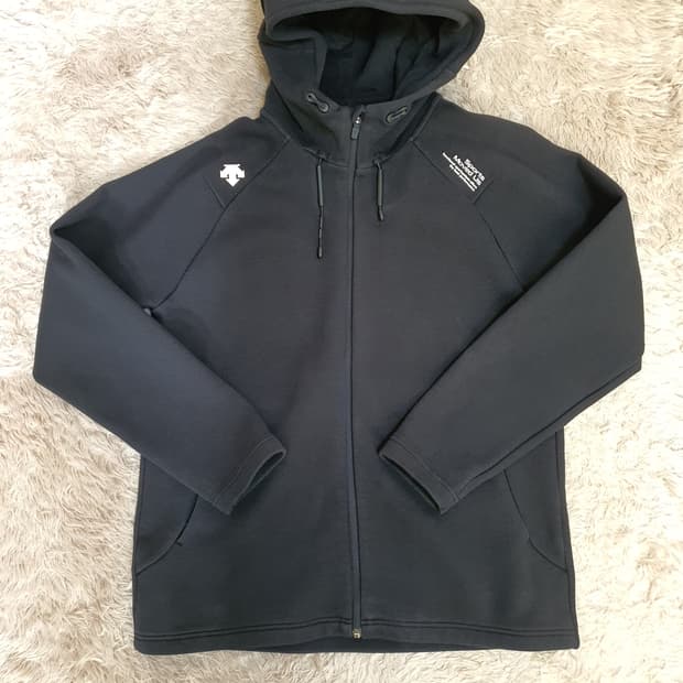 데상트 벌집쿠션지 트레이닝 자켓 상태 굿 사이즈 100