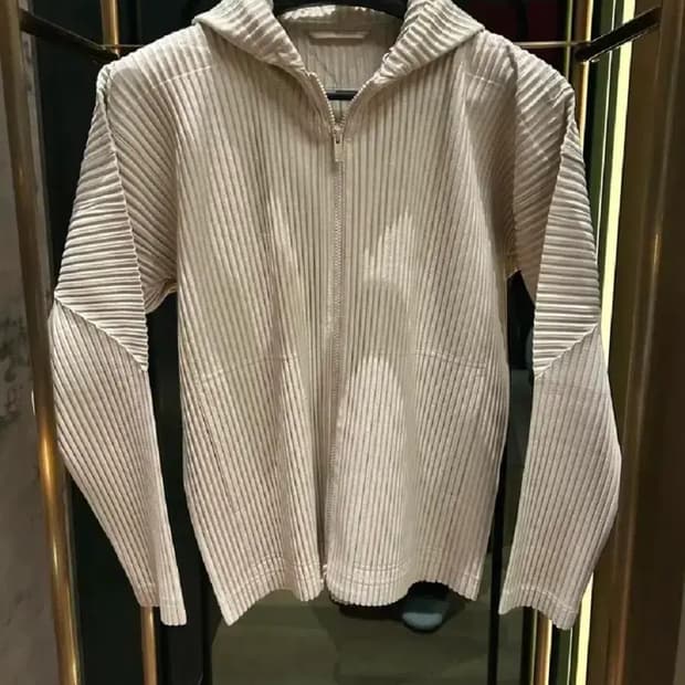 이세이미야케 옴므플리세 후드집업 아이보리 2사이즈