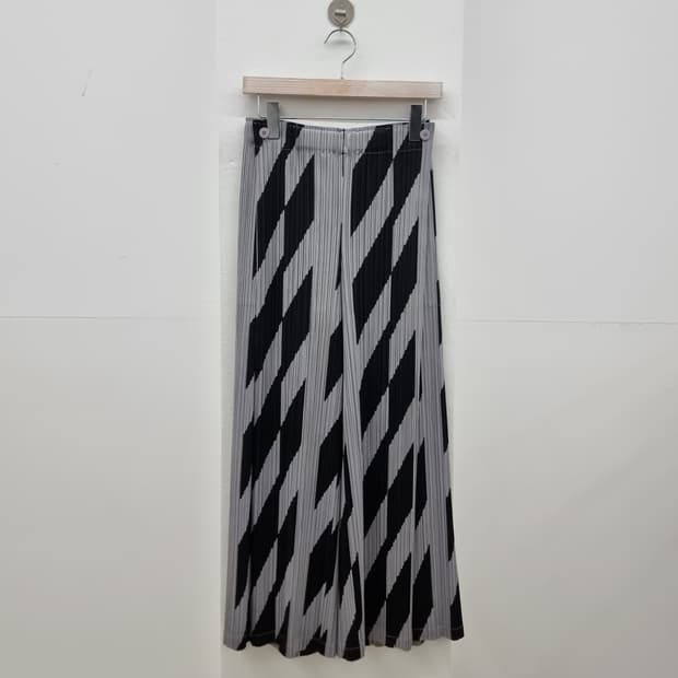 PLEATS PLEASE 플리츠플리즈