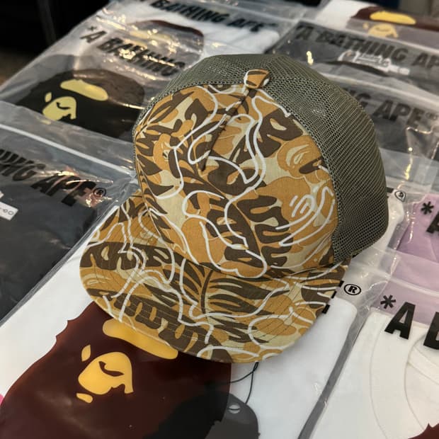 베이프 트로피컬 카모 메쉬 캡