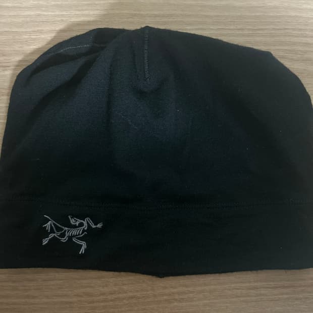 아크테릭스 로 라이트웨이트 울 토크 블랙 비니