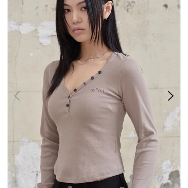 애즈온 button tee