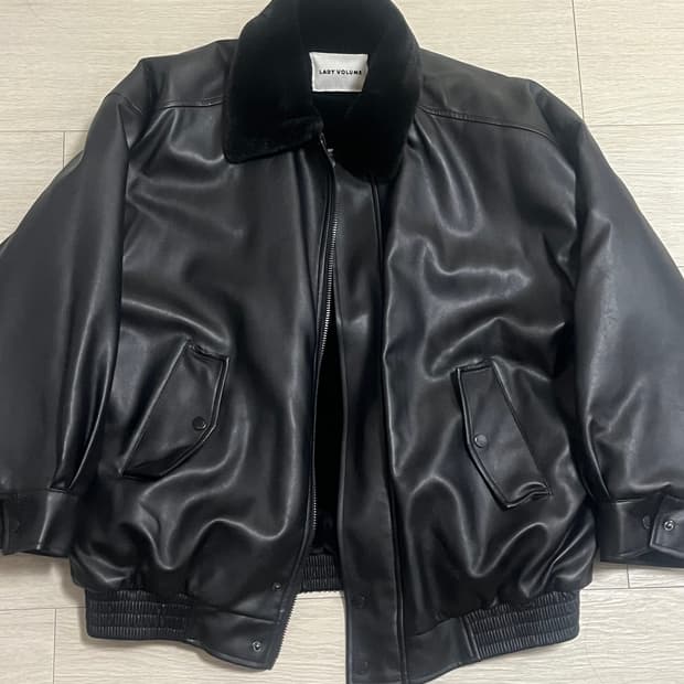 레이디볼륨 비건 레더 무스탕