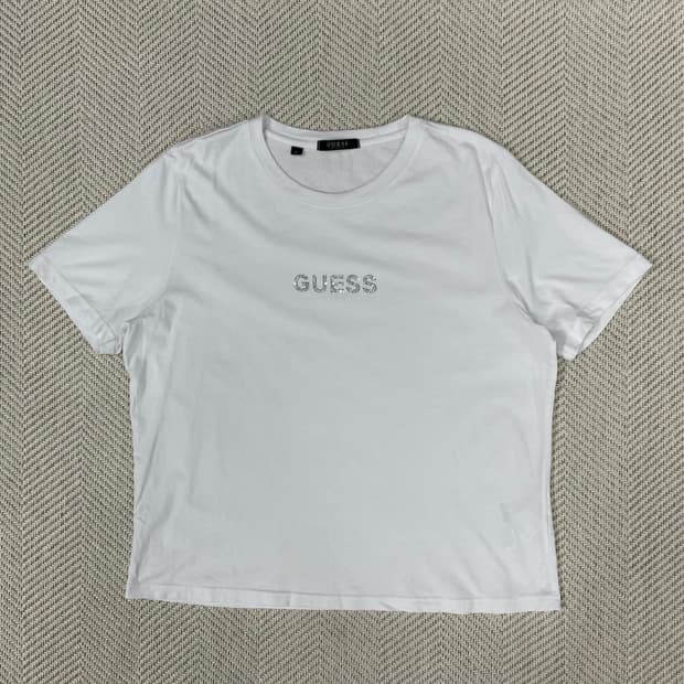 게스 반팔티 화이트 큐빅 로고 XL