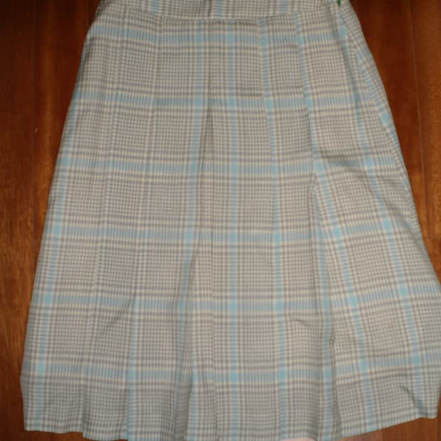체크 미디 스커트
