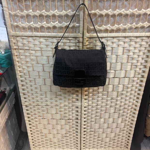 정품 펜디 주카 맘마백 팝니다