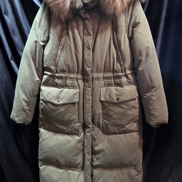 스테파넬 라쿤퍼 카키색 롱 구스 패딩
