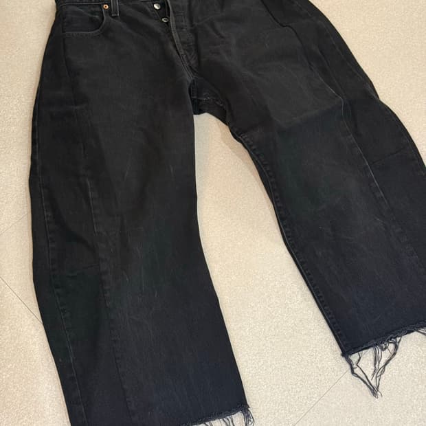 B SIDES LASSO 리바이스 블랙 리워크드 데님