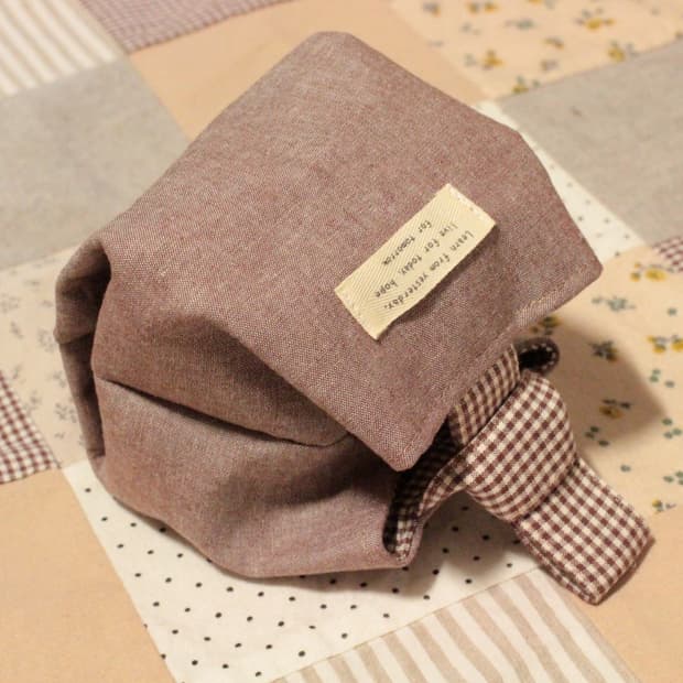 핸드메이드 브라운 파우치