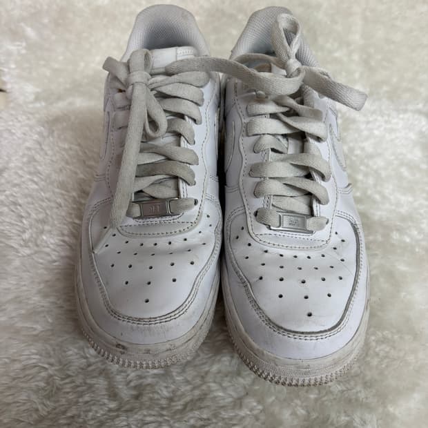 나이키 에어포스 1 '07 로우 화이트 스니커즈 운동화