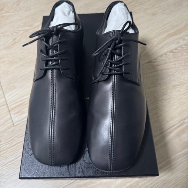 드리스반노튼 플랫 더비 40사이즈