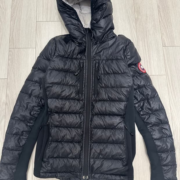 캐나다구스 하이브릿지 라이트후디 패딩