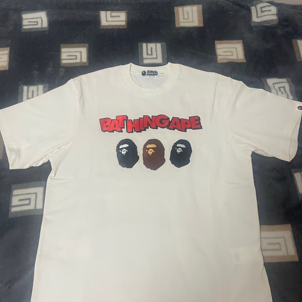 베이프 릴렉스핏 반팔 s사이즈 아이보리 판매합니다