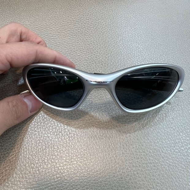 오클리 빈티지 미뉴트 1.0 fmj 5.56 실버 oakley