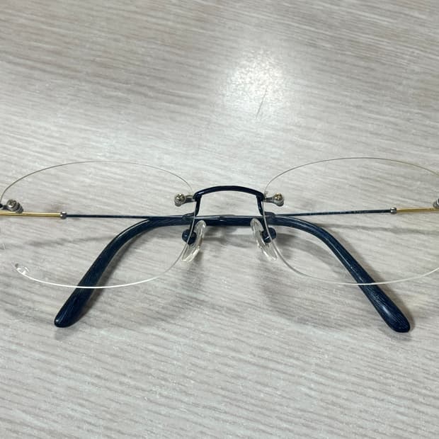 쥬라옵티크 vintage 무테 안경