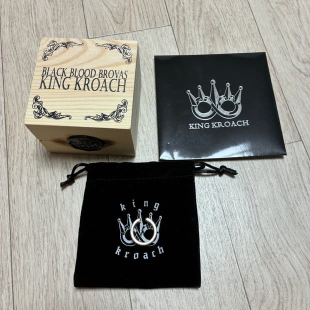 [새상품 풀박스] 킹크로치 블랙 크로스 티 반지 M사이즈