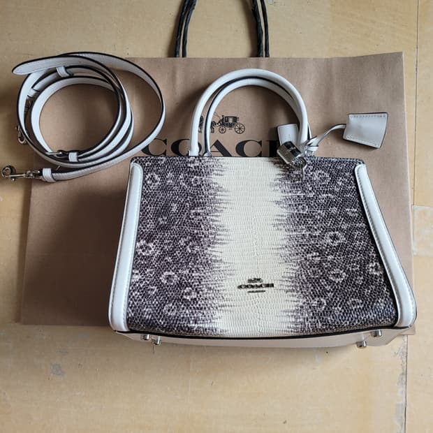 코치 조이 캐리올 리자드 레더 핸드백 Coach zoe carryall