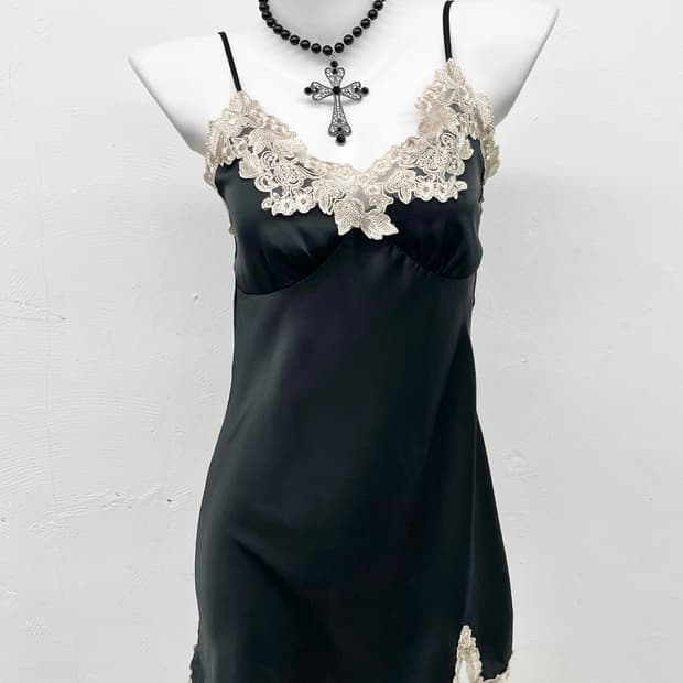 블랙 새틴 레이스 슬립