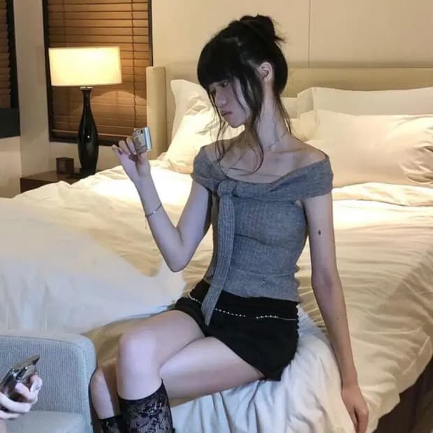 포어링 cana 사나 오프숄더 니트 그레이 리본 타이 