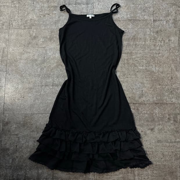 밑단 프릴 이너 슬리브리스 원피스