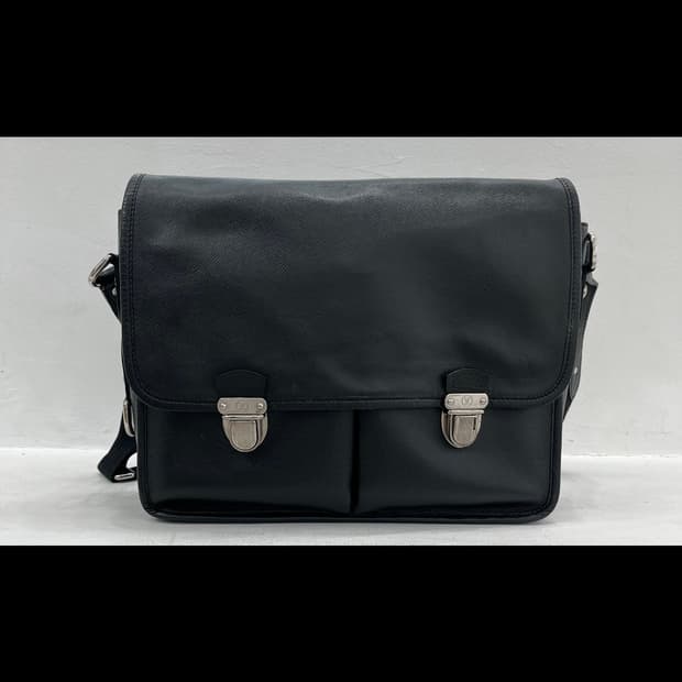 루이비통 타이가 알렉세이 크로스백 블랙 정품