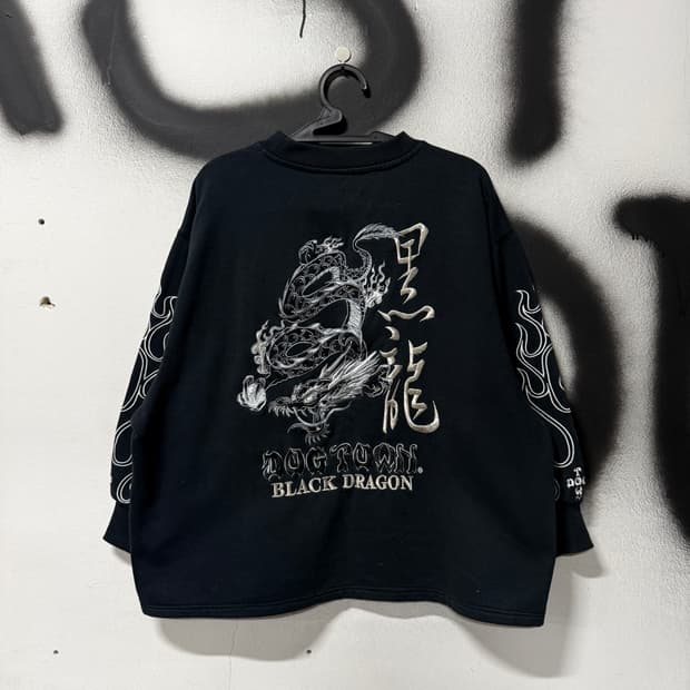 도그타운 재패니즈 오리엔탈 자수 디테일 크롭 스웻 셔츠