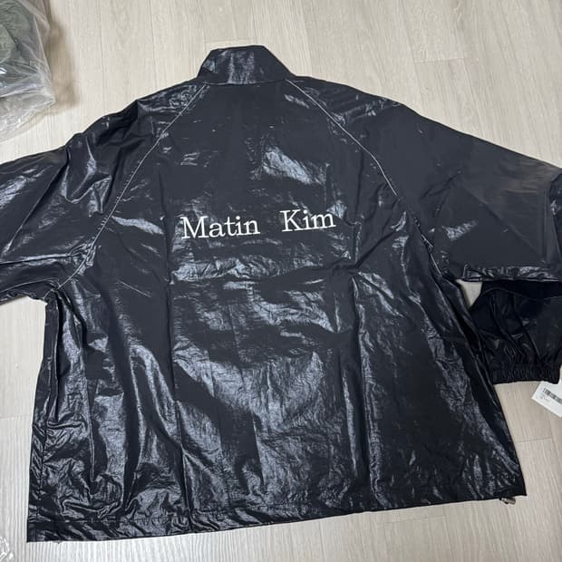 [Free] 마뗑킴 로고 코팅 점퍼
