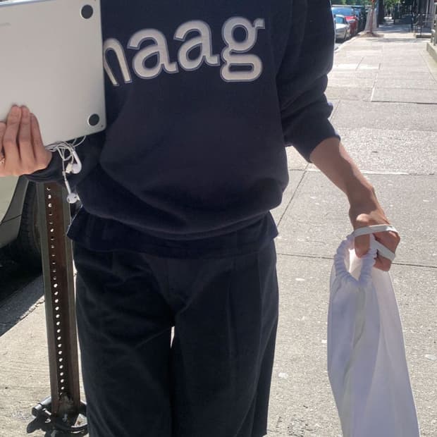 haag 헤이그 벌스데이 맨투맨 스웨트셔츠