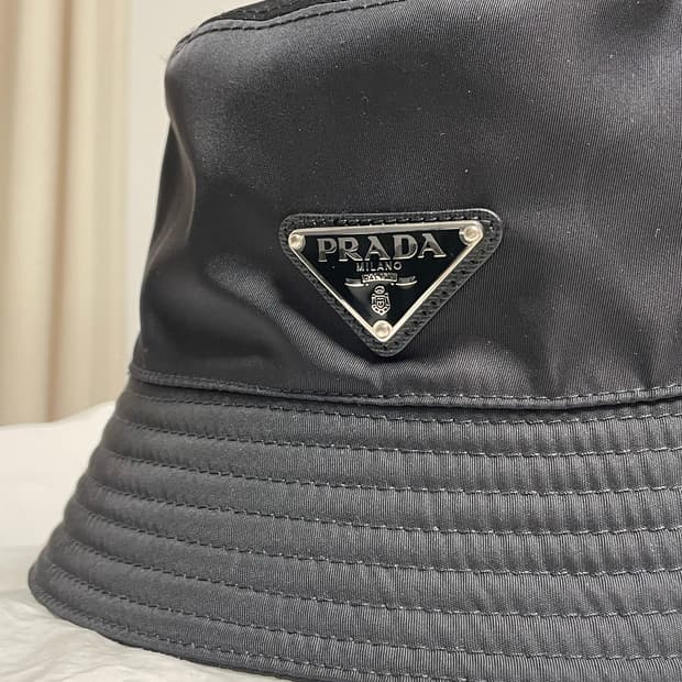 프라다 버킷햇