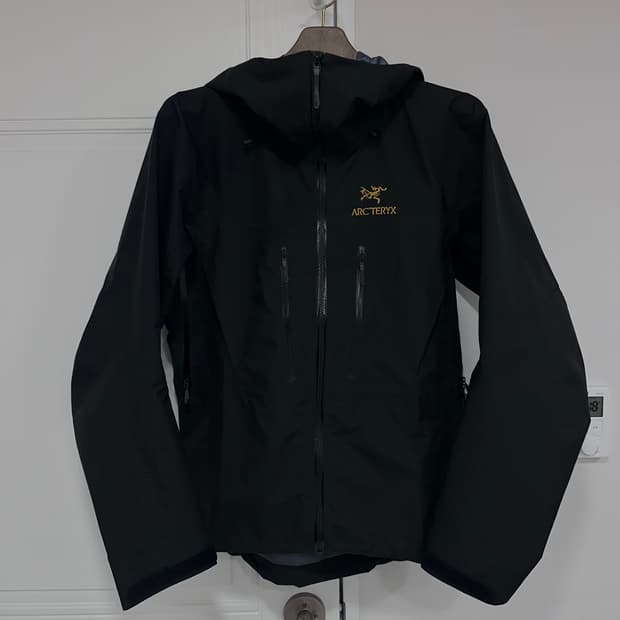(s/m) 아크테릭스 알파sv 24k 25fw