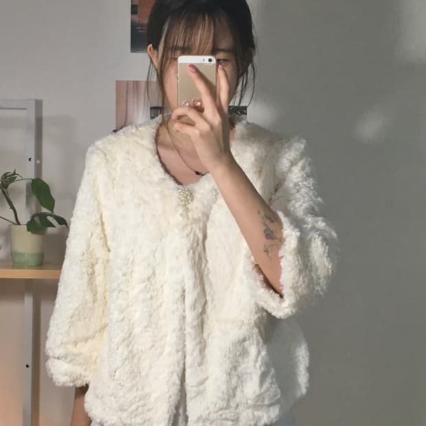 화이트 퍼 자켓