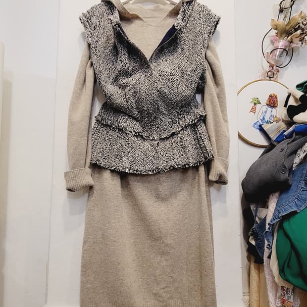 수입 홀가먼트 후드 울 니트 원피스.마인 셔링 펨플럼 집업 트위드