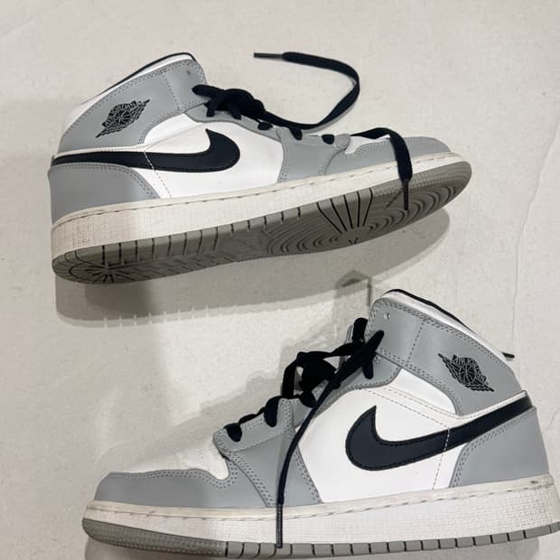 조던 1 미드 라이트 스모크 그레이