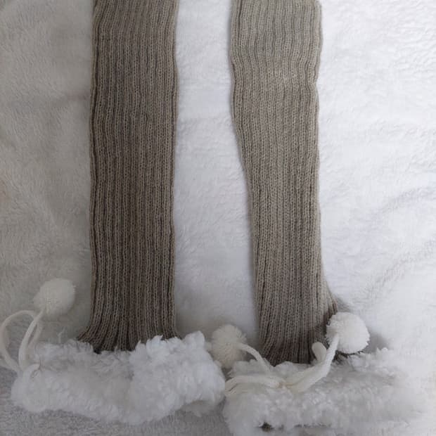 폼폼 레그워머 카키 그레이 