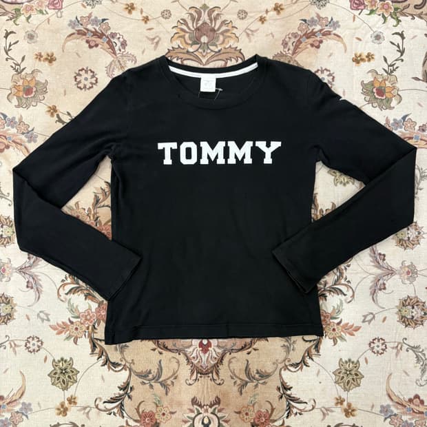 타미힐피거 스펠아웃 롱슬리브