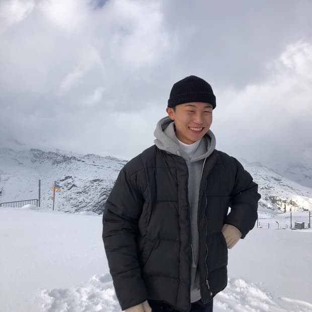 유루이 노카라 라운드넥 패딩 블랙 색상 (수수료 무료)