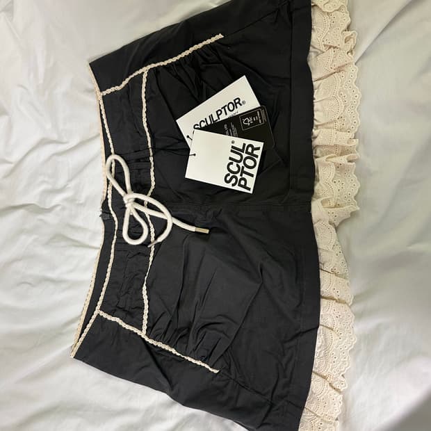 스컬프터 레이스 로우라이즈 미니스커트 차콜 새상품