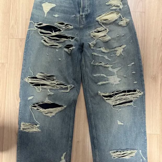 (M)발렌시아가 디스트로이드 데님
