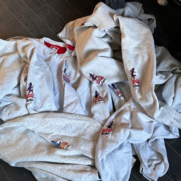 90s og marlboro sweatshirt