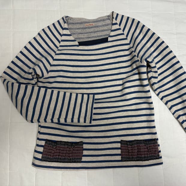 캐피탈 스트라이프 보더 맨투맨 티셔츠